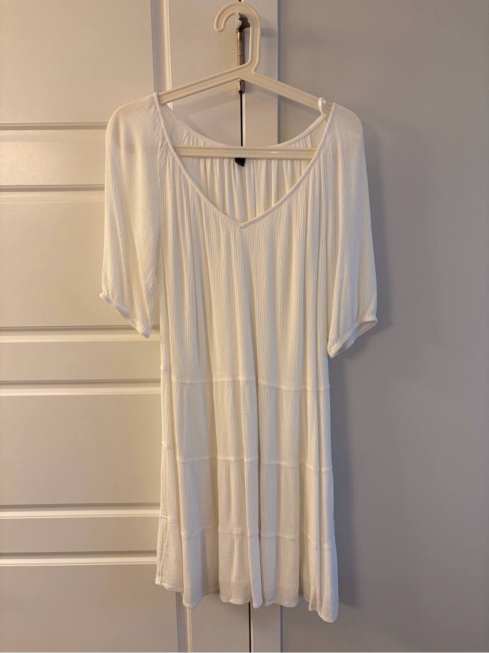 RW&Co Women’s White V-Neck Tiered Dress - Picture 3 of 7
